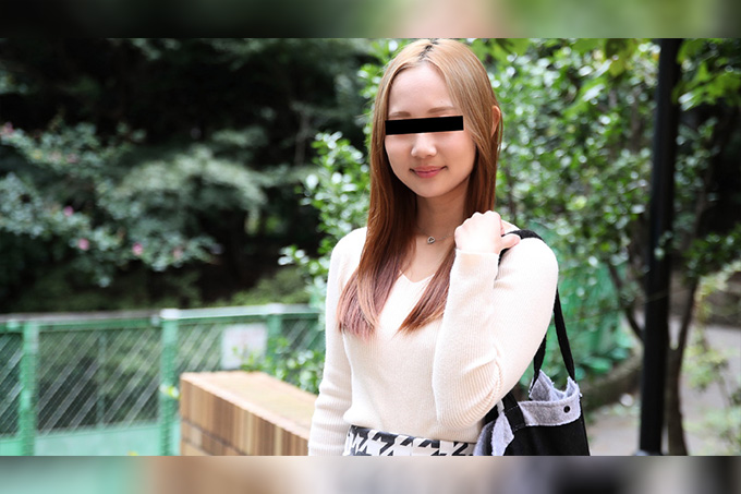开始做援交了 主动摇动腰肢 任由干爹为所欲为 黑田杏里-风间希 海报