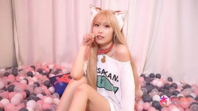 猫耳萌妹侍奉主人，奇妙性爱体验爽翻天 海报